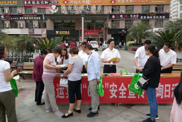 隴運(yùn)集團(tuán)公司組織開(kāi)展“6.16”安全宣傳咨詢(xún)?nèi)栈顒?dòng)