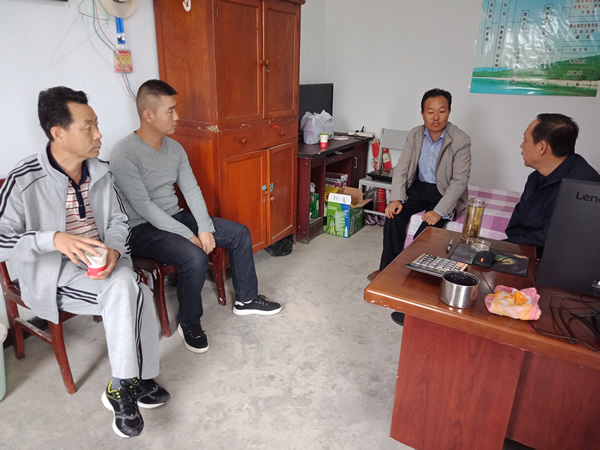 隴運(yùn)集團(tuán)公司黨委書記、董事長李寅祥同志深入琵琶鎮(zhèn)寧強(qiáng)村開展幫扶工作