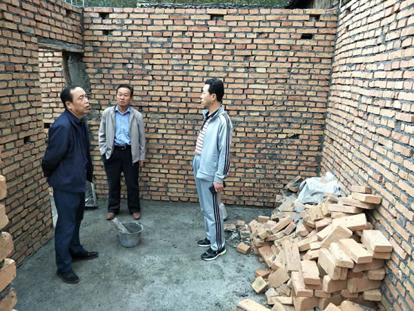 隴運(yùn)集團(tuán)公司黨委書記、董事長李寅祥同志深入琵琶鎮(zhèn)寧強(qiáng)村開展幫扶工作