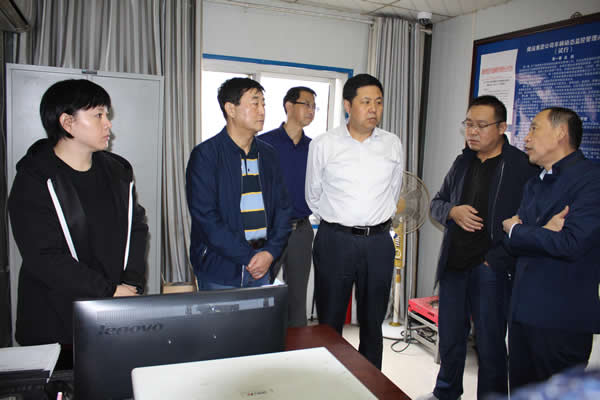 市交通運(yùn)輸局黨組副書記、市運(yùn)管局局長何濤一行到隴運(yùn)集團(tuán)公司檢查國慶節(jié)前安全生產(chǎn)工作