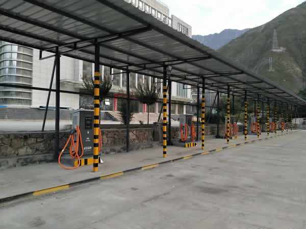 隴運(yùn)集團(tuán)武都公交公司第三批新能源公交車暨第二批充電樁投入運(yùn)營(yíng)