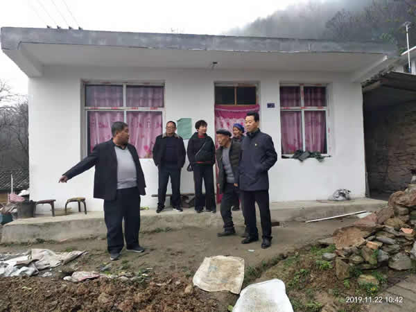 隴運(yùn)集團(tuán)公司開展“解難題、辦實(shí)事、送溫暖”主題黨日活動