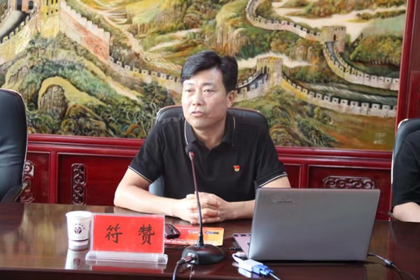 市政府國(guó)資委黨委委員、副主任符贊到隴運(yùn)集團(tuán)公司開展講授 黨紀(jì)學(xué)習(xí)教育專題 黨課暨“七一”慰問(wèn)活動(dòng)