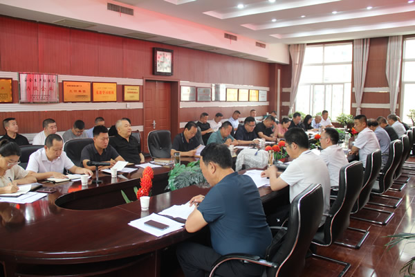 隴運集團公司黨委召開理論學(xué)習(xí)中心組集中學(xué)習(xí)暨黨委（擴大）會和2025年上半年