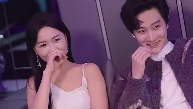 攤牌了，我不裝了(全集)